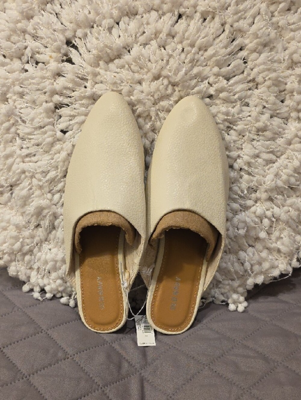 Old Navy Cream Faux Leather Slip-On Pointed Mules - Picture 14 of 16